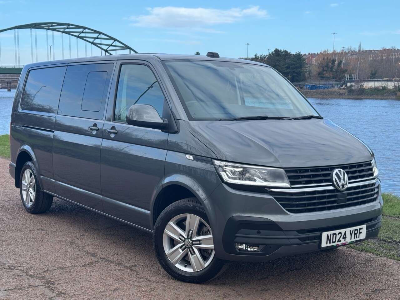 A 2024 VOLKSWAGEN TRANSPORTER 2.0 TDI T32 Highline Kombi Double Cab 5dr Diesel DSG FWD LWB High Roof Euro A 2024 VOLKSWAGEN TRANSPORTER 2.0 TDI T32 Highline Kombi Double Cab 5dr Diesel DSG FWD LWB High Roof Euro