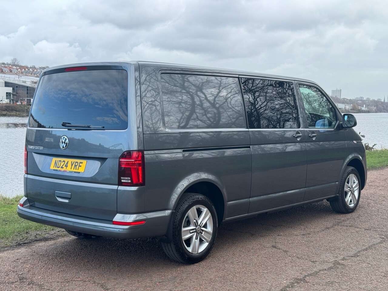A 2024 VOLKSWAGEN TRANSPORTER 2.0 TDI T32 Highline Kombi Double Cab 5dr Diesel DSG FWD LWB High Roof Euro A 2024 VOLKSWAGEN TRANSPORTER 2.0 TDI T32 Highline Kombi Double Cab 5dr Diesel DSG FWD LWB High Roof Euro