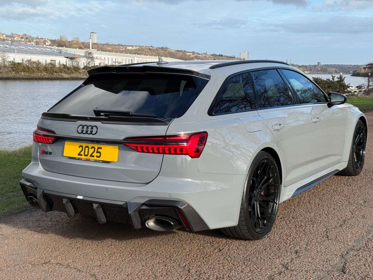 A 2025 AUDI RS6 AVANT 4.0 TFSI V8 Performance Carbon Vorsprung Estate 5dr Petrol Tiptronic quattr A 2025 AUDI RS6 AVANT 4.0 TFSI V8 Performance Carbon Vorsprung Estate 5dr Petrol Tiptronic quattr