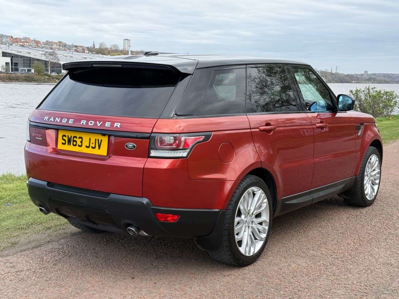 A 2013 LAND ROVER RANGE ROVER SPORT 3.0 SD V6 HSE SUV 5dr Diesel Auto 4WD Euro 5 (s/s) (292 ps) **CRUISE CONTRO A 2013 LAND ROVER RANGE ROVER SPORT 3.0 SD V6 HSE SUV 5dr Diesel Auto 4WD Euro 5 (s/s) (292 ps) **CRUISE CONTRO