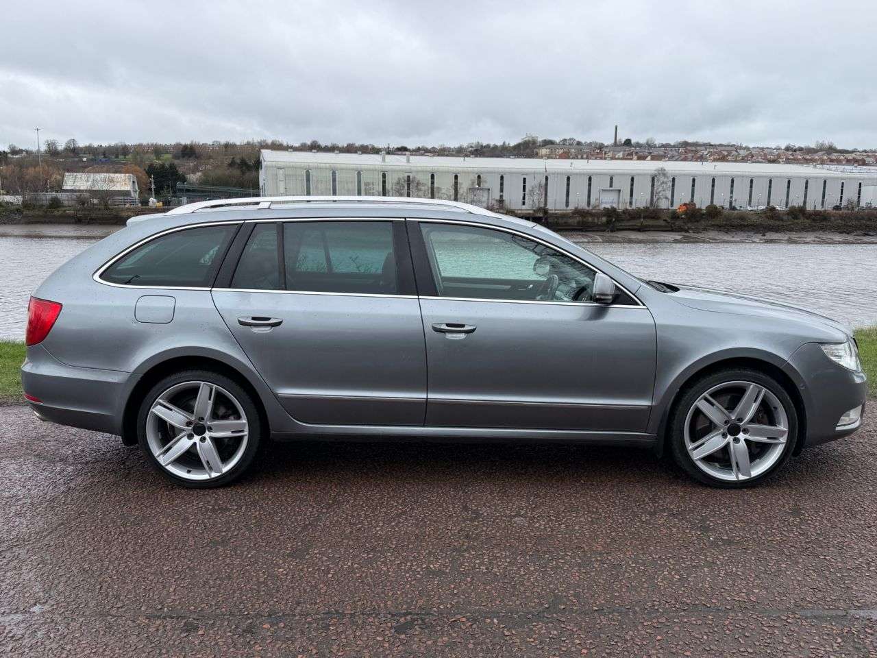 A 2011 SKODA SUPERB 3.6 V6 Elegance Estate 5dr Petrol DSG 4WD Euro 5 (260 ps) ***CRUISE CONTROL A 2011 SKODA SUPERB 3.6 V6 Elegance Estate 5dr Petrol DSG 4WD Euro 5 (260 ps) ***CRUISE CONTROL