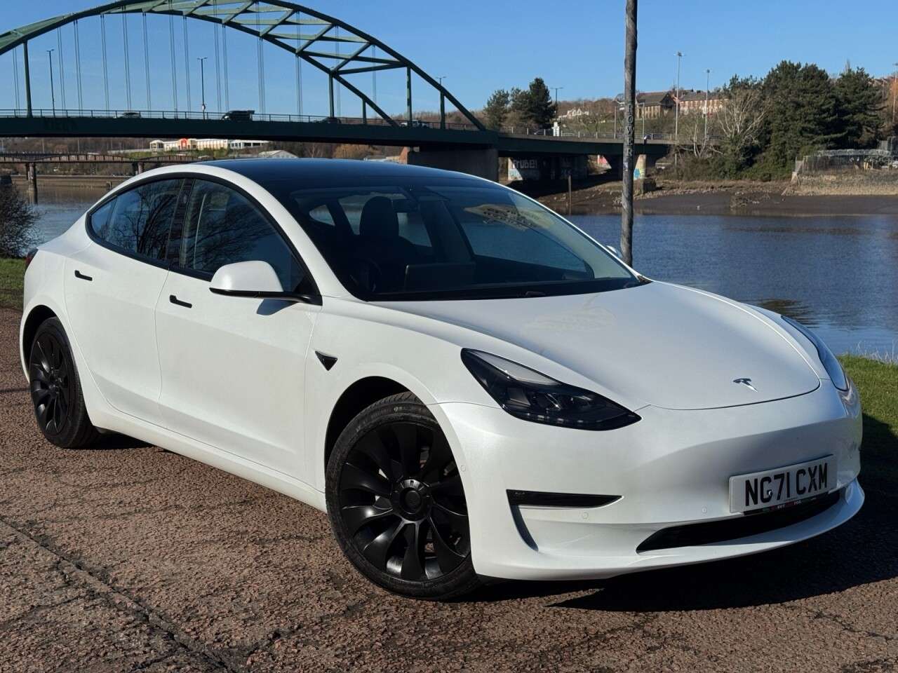 A 2021 TESLA MODEL 3 (Dual Motor) Long Range Saloon 4dr Electric Auto 4WDE (346 ps) **AWD** A 2021 TESLA MODEL 3 (Dual Motor) Long Range Saloon 4dr Electric Auto 4WDE (346 ps) **AWD**