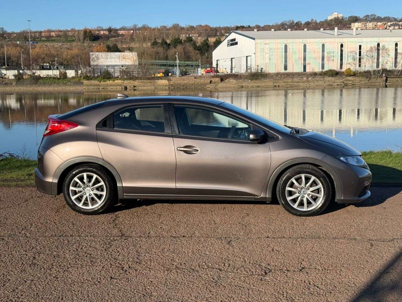 A 2013 HONDA CIVIC 1.4 i-VTEC SE Hatchback 5dr Petrol Manual Euro 5 (s/s) (100 ps) 16" ALLOY W A 2013 HONDA CIVIC 1.4 i-VTEC SE Hatchback 5dr Petrol Manual Euro 5 (s/s) (100 ps) 16" ALLOY W