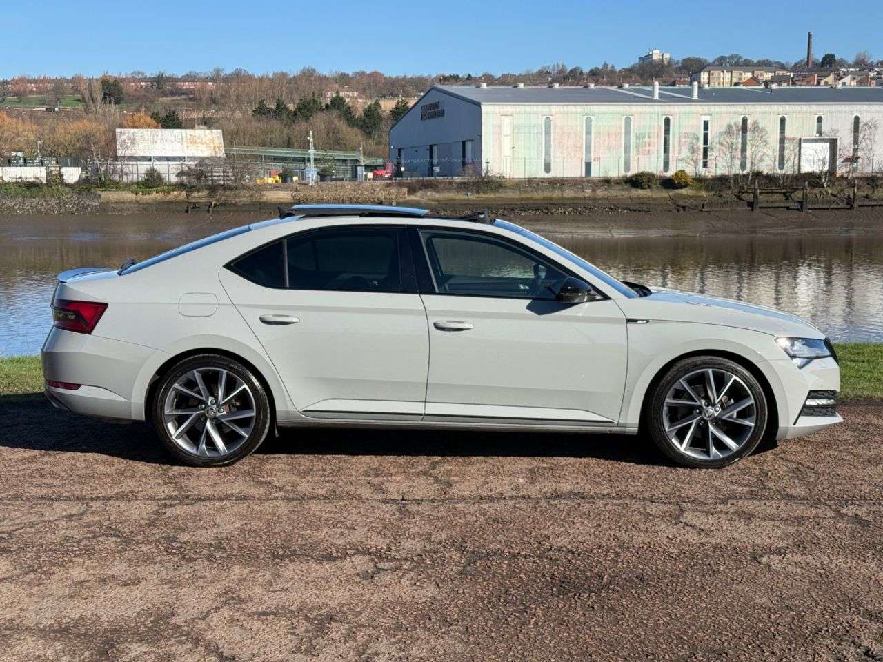 A 2023 SKODA SUPERB 2.0 TSI SportLine Plus Hatchback 5dr Petrol DSG Euro 6 (s/s) (190 ps) SLIDI A 2023 SKODA SUPERB 2.0 TSI SportLine Plus Hatchback 5dr Petrol DSG Euro 6 (s/s) (190 ps) SLIDI