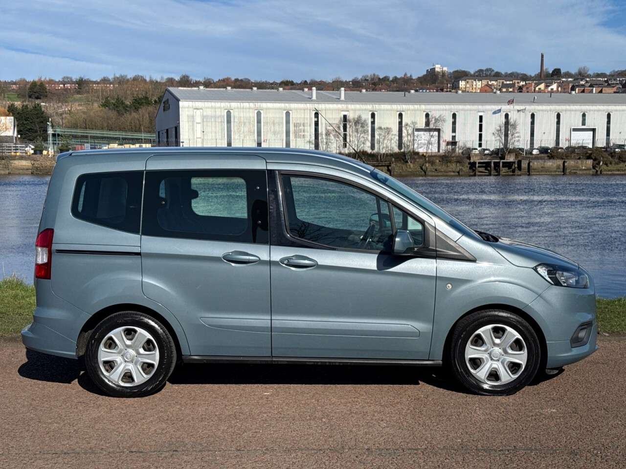 A 2019 FORD TOURNEO COURIER 1.0 EcoBoost Zetec MPV 5dr Petrol Manual Euro 6 (100 ps) **CRUISE CONTROL** A 2019 FORD TOURNEO COURIER 1.0 EcoBoost Zetec MPV 5dr Petrol Manual Euro 6 (100 ps) **CRUISE CONTROL**