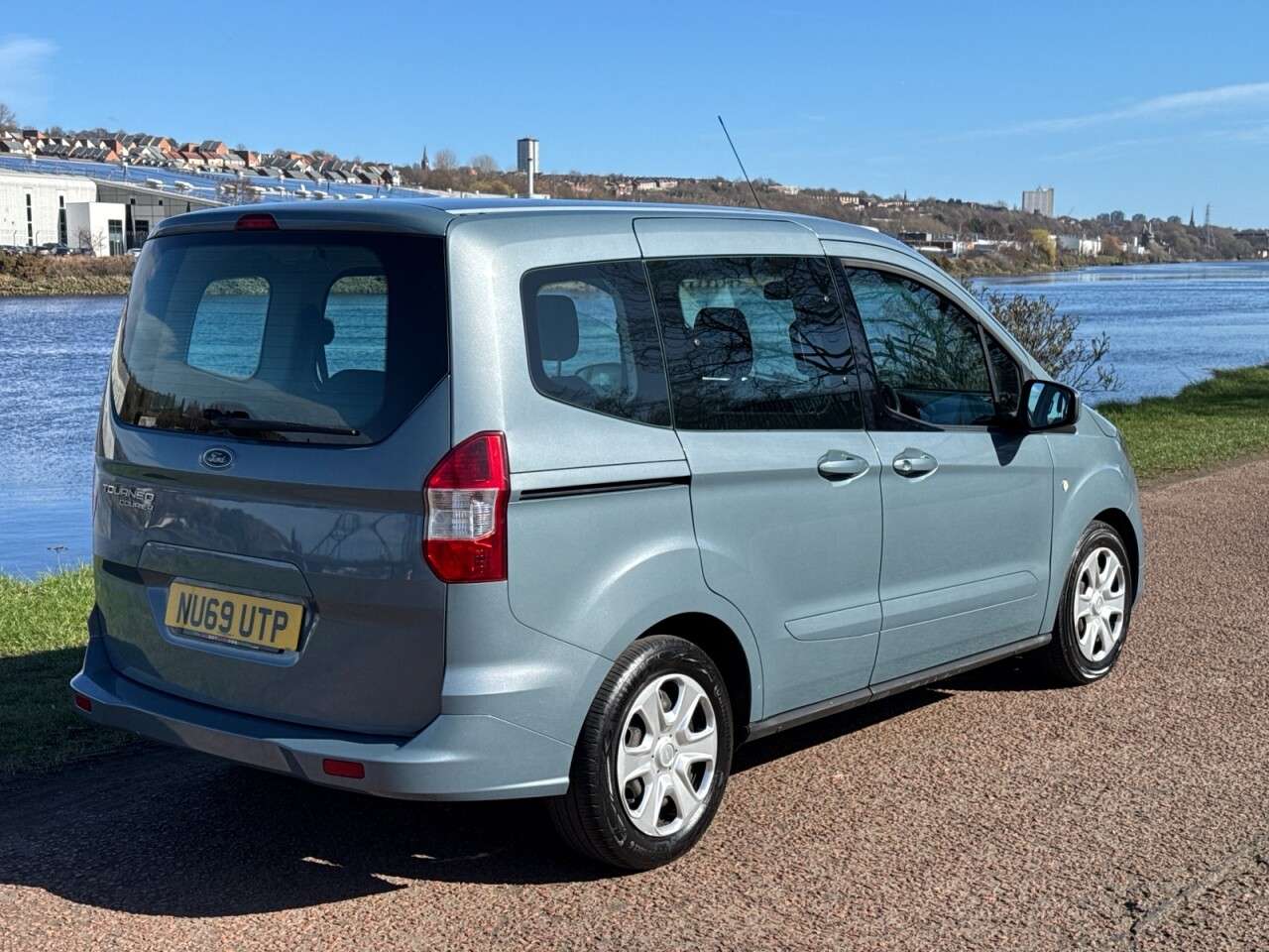 A 2019 FORD TOURNEO COURIER 1.0 EcoBoost Zetec MPV 5dr Petrol Manual Euro 6 (100 ps) **CRUISE CONTROL** A 2019 FORD TOURNEO COURIER 1.0 EcoBoost Zetec MPV 5dr Petrol Manual Euro 6 (100 ps) **CRUISE CONTROL**