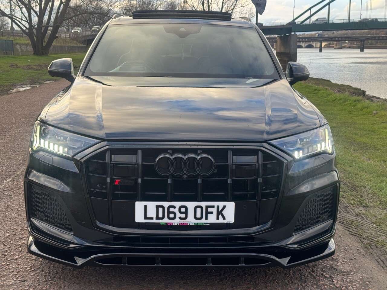 A 2019 AUDI SQ7 4.0 TDI V8 Vorsprung SUV 5dr Diesel Tiptronic quattro Euro 6 (s/s) (435 ps) A 2019 AUDI SQ7 4.0 TDI V8 Vorsprung SUV 5dr Diesel Tiptronic quattro Euro 6 (s/s) (435 ps)