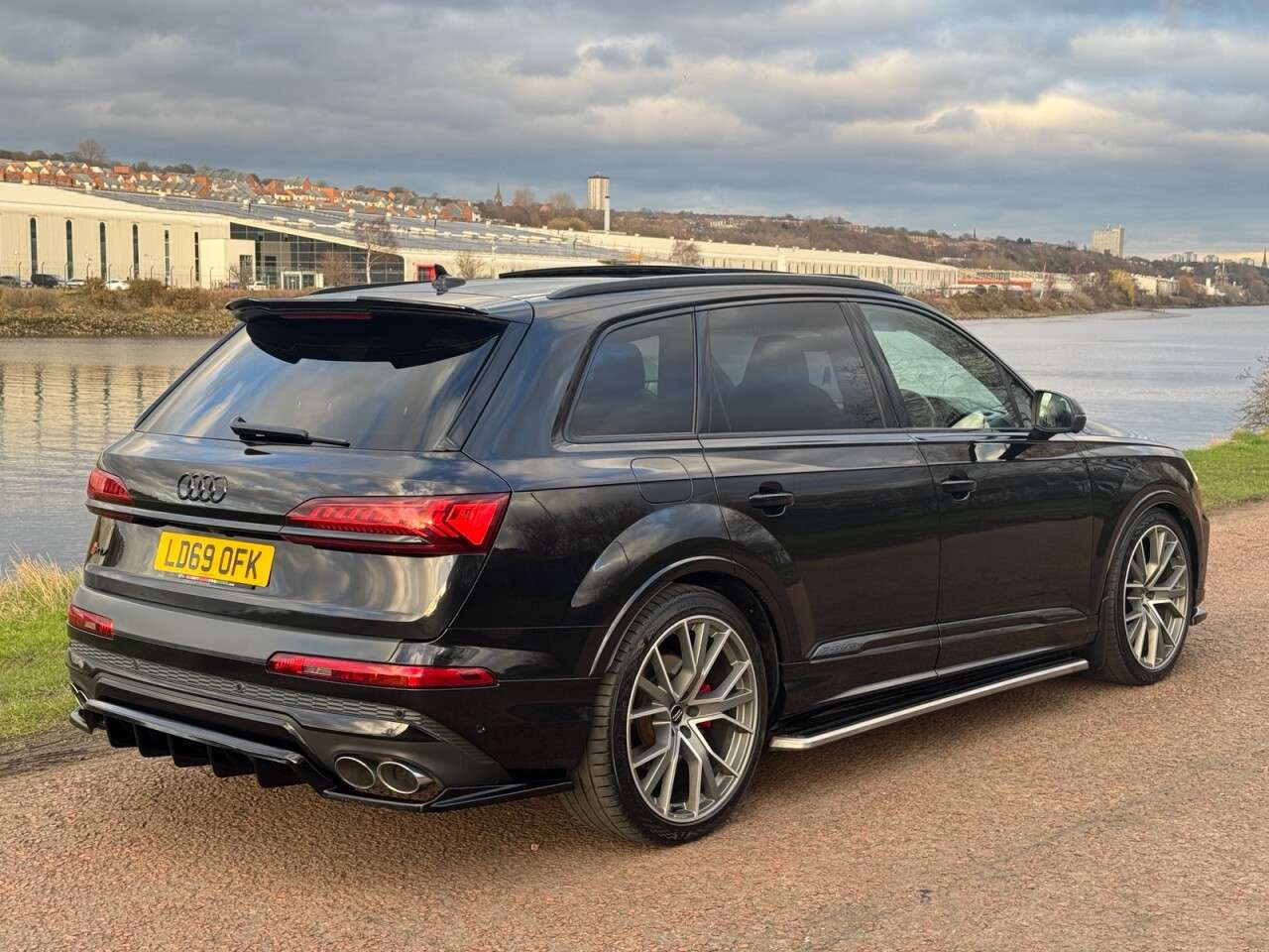 A 2019 AUDI SQ7 4.0 TDI V8 Vorsprung SUV 5dr Diesel Tiptronic quattro Euro 6 (s/s) (435 ps) A 2019 AUDI SQ7 4.0 TDI V8 Vorsprung SUV 5dr Diesel Tiptronic quattro Euro 6 (s/s) (435 ps)