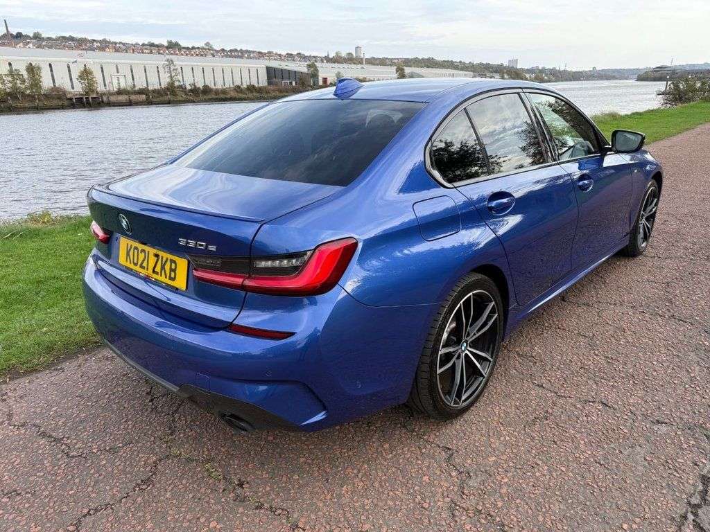 A 2021 BMW 3 SERIES 2.0 330e 12kWh M Sport Saloon 4dr Petrol Plug-in Hybrid Auto Euro 6 (s/s) ( A 2021 BMW 3 SERIES 2.0 330e 12kWh M Sport Saloon 4dr Petrol Plug-in Hybrid Auto Euro 6 (s/s) (