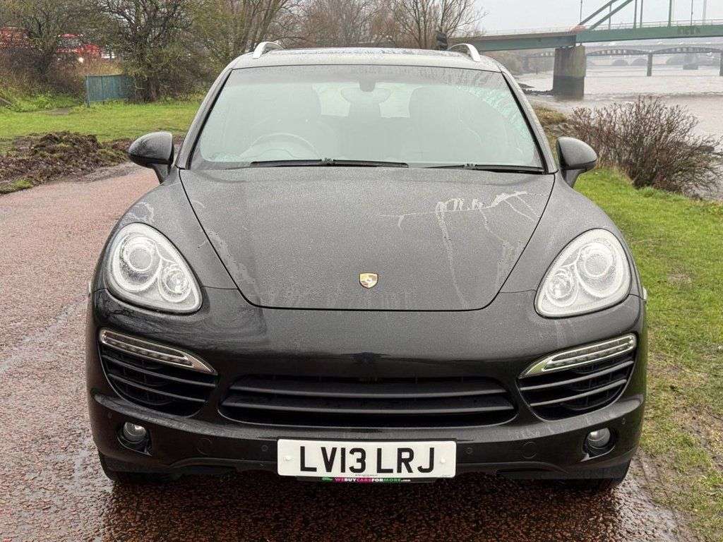 A 2013 PORSCHE CAYENNE 3.0 TD V6 SUV 5dr Diesel Tiptronic 4WD Euro 5 (s/s) (240 ps) **SAT NAV** A 2013 PORSCHE CAYENNE 3.0 TD V6 SUV 5dr Diesel Tiptronic 4WD Euro 5 (s/s) (240 ps) **SAT NAV**