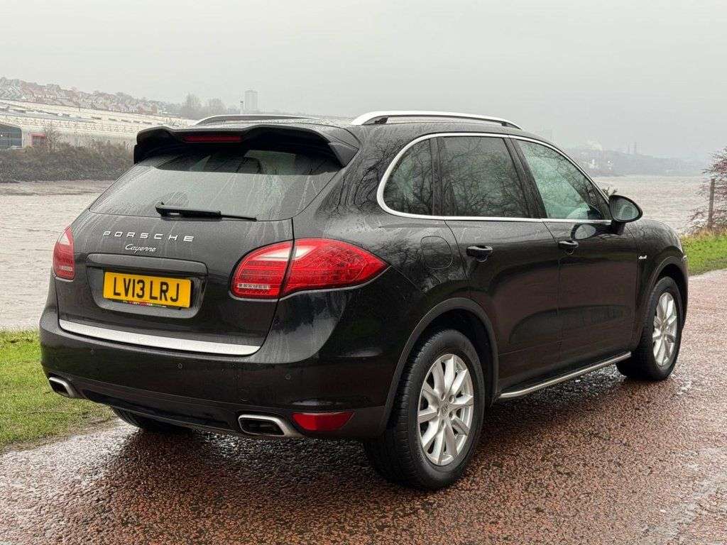 A 2013 PORSCHE CAYENNE 3.0 TD V6 SUV 5dr Diesel Tiptronic 4WD Euro 5 (s/s) (240 ps) **SAT NAV** A 2013 PORSCHE CAYENNE 3.0 TD V6 SUV 5dr Diesel Tiptronic 4WD Euro 5 (s/s) (240 ps) **SAT NAV**