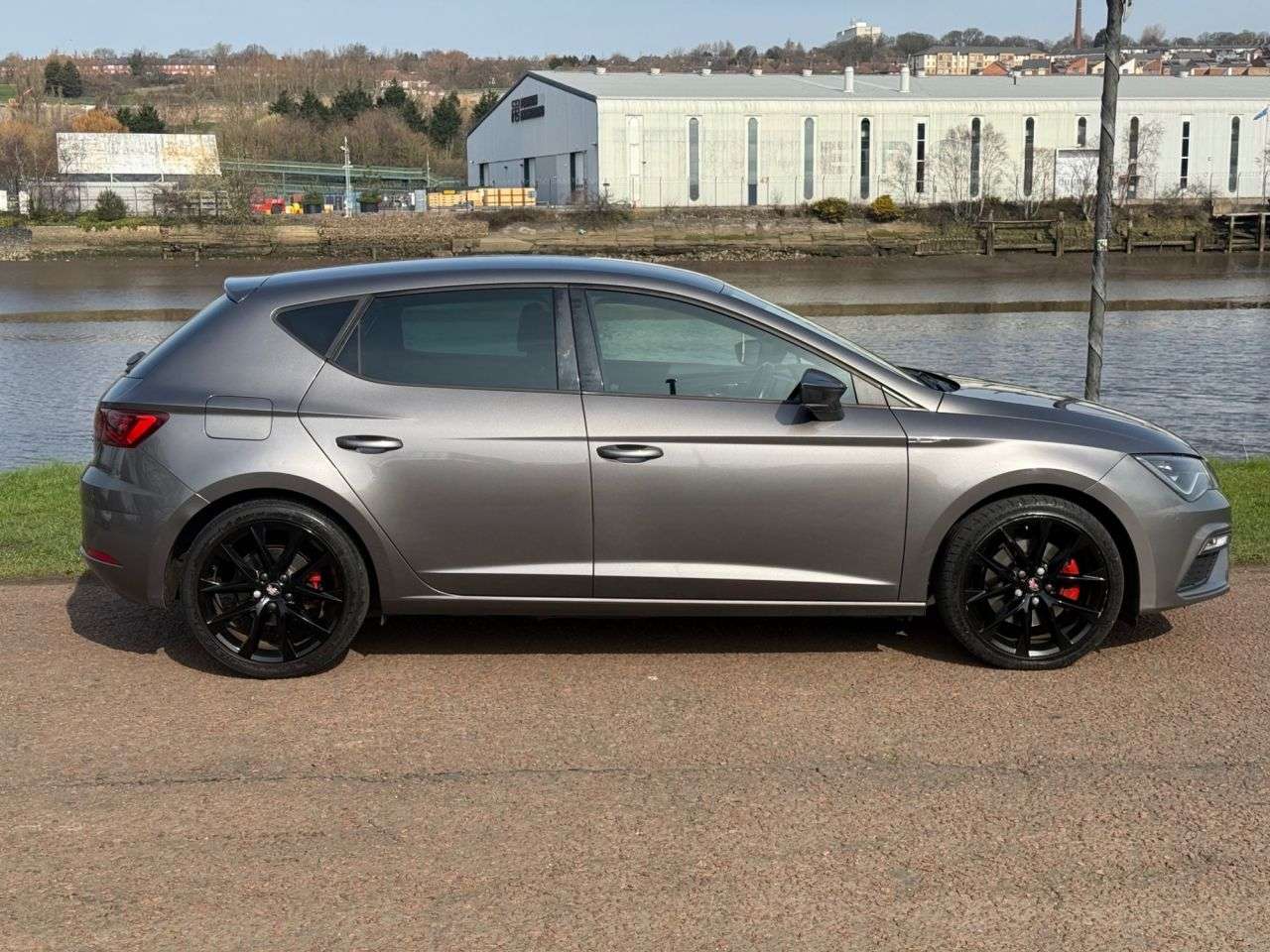 A 2017 SEAT LEON 2.0 TDI FR Technology Hatchback 5dr Diesel DSG Euro 6 (s/s) (184 ps) FR EDI A 2017 SEAT LEON 2.0 TDI FR Technology Hatchback 5dr Diesel DSG Euro 6 (s/s) (184 ps) FR EDI