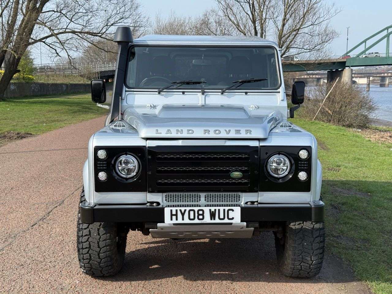 A 2008 LAND ROVER DEFENDER 2.4 TDCi County Hard Top SUV 3dr Diesel Manual 4WD SWB Euro 4 (122 bhp) *** A 2008 LAND ROVER DEFENDER 2.4 TDCi County Hard Top SUV 3dr Diesel Manual 4WD SWB Euro 4 (122 bhp) ***