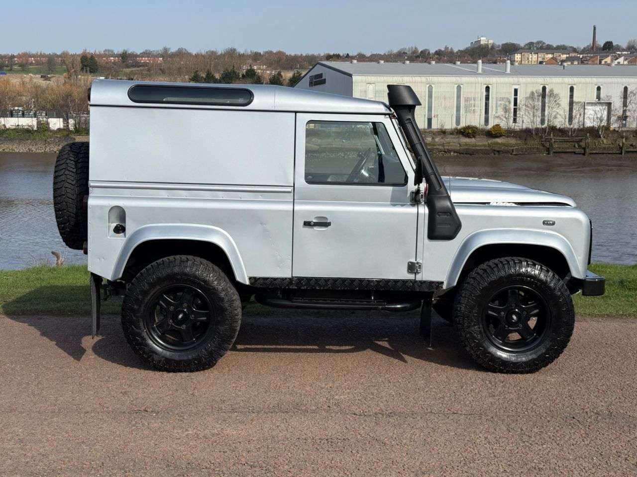 A 2008 LAND ROVER DEFENDER 2.4 TDCi County Hard Top SUV 3dr Diesel Manual 4WD SWB Euro 4 (122 bhp) *** A 2008 LAND ROVER DEFENDER 2.4 TDCi County Hard Top SUV 3dr Diesel Manual 4WD SWB Euro 4 (122 bhp) ***
