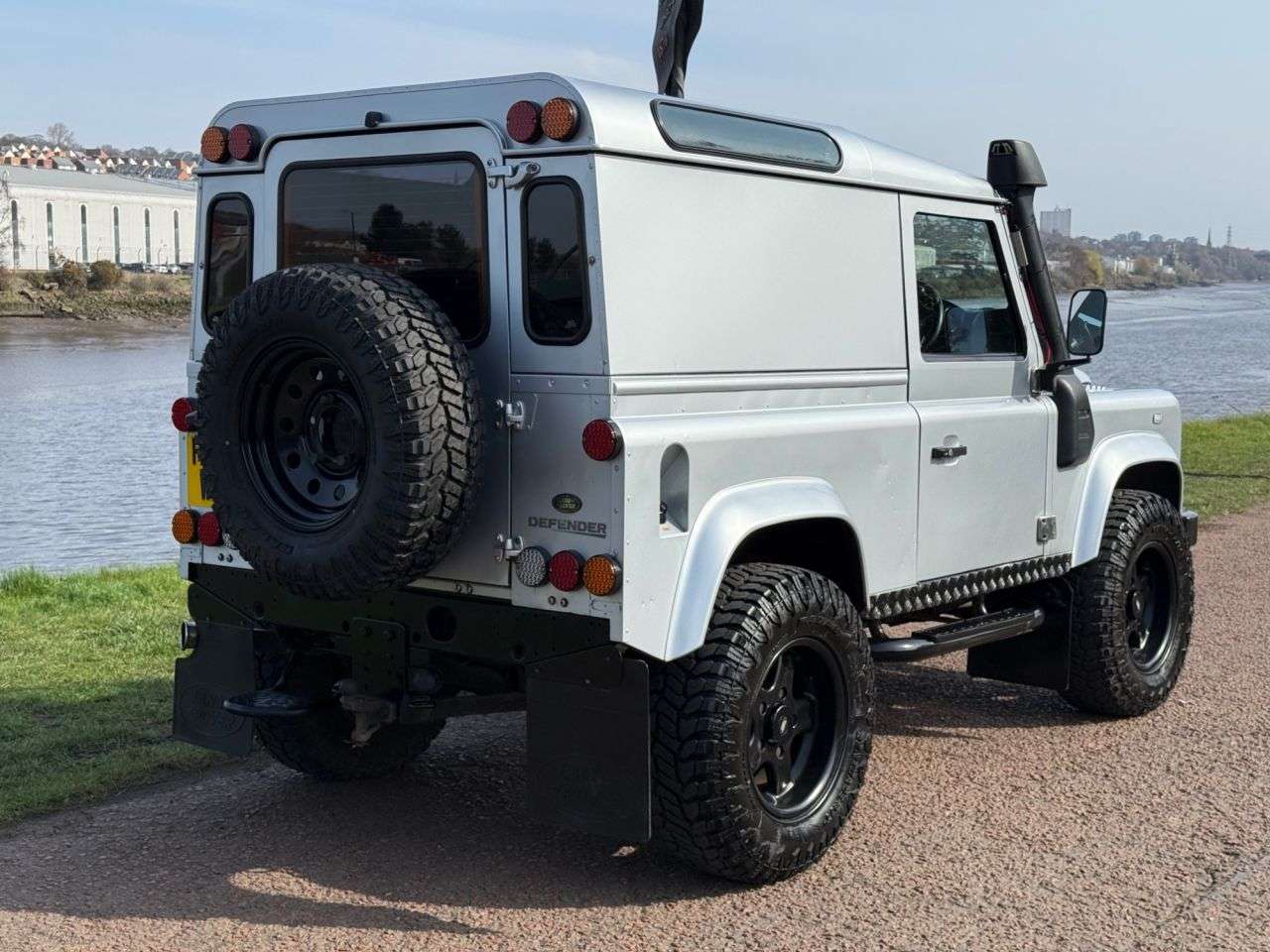 A 2008 LAND ROVER DEFENDER 2.4 TDCi County Hard Top SUV 3dr Diesel Manual 4WD SWB Euro 4 (122 bhp) *** A 2008 LAND ROVER DEFENDER 2.4 TDCi County Hard Top SUV 3dr Diesel Manual 4WD SWB Euro 4 (122 bhp) ***
