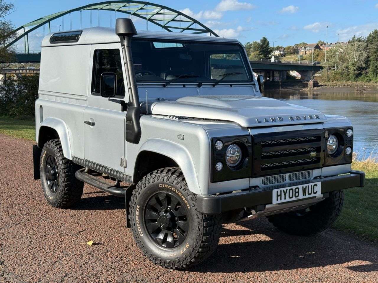 A 2008 LAND ROVER DEFENDER 2.4 TDCi County Hard Top SUV 3dr Diesel Manual 4WD SWB Euro 4 (122 bhp) *** A 2008 LAND ROVER DEFENDER 2.4 TDCi County Hard Top SUV 3dr Diesel Manual 4WD SWB Euro 4 (122 bhp) ***