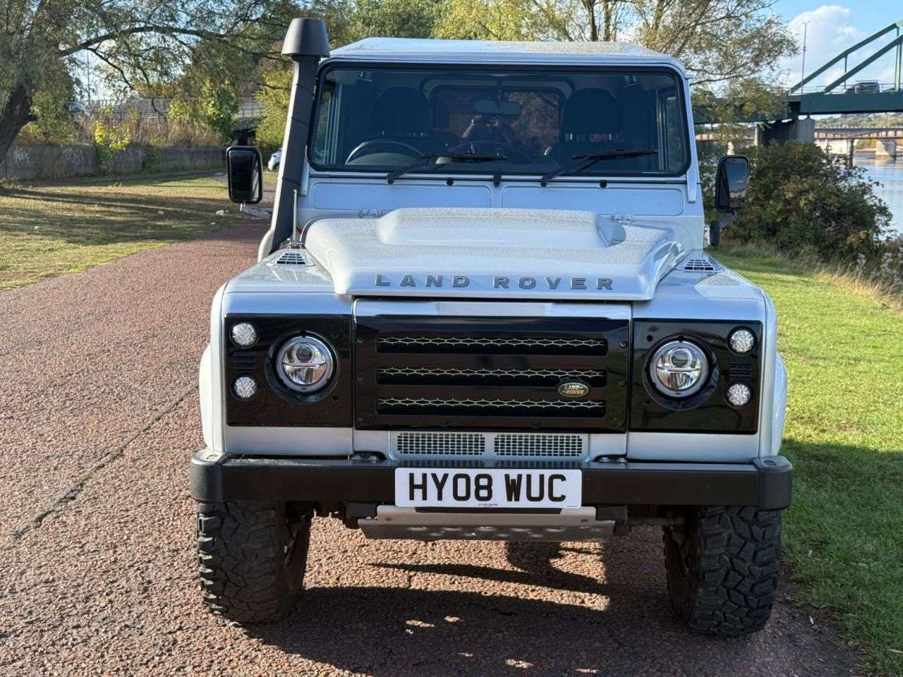 A 2008 LAND ROVER DEFENDER 2.4 TDCi County Hard Top SUV 3dr Diesel Manual 4WD SWB Euro 4 (122 bhp) *** A 2008 LAND ROVER DEFENDER 2.4 TDCi County Hard Top SUV 3dr Diesel Manual 4WD SWB Euro 4 (122 bhp) ***