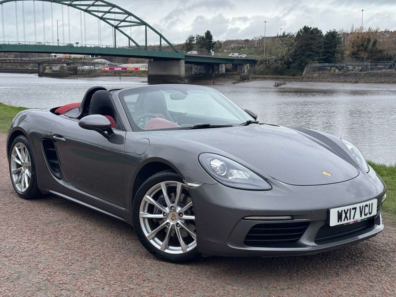A 2017 PORSCHE 718 BOXSTER 2.0T Convertible 2dr Petrol PDK Euro 6 (s/s) (300 ps) **APPLE CARPLAY** A 2017 PORSCHE 718 BOXSTER 2.0T Convertible 2dr Petrol PDK Euro 6 (s/s) (300 ps) **APPLE CARPLAY**