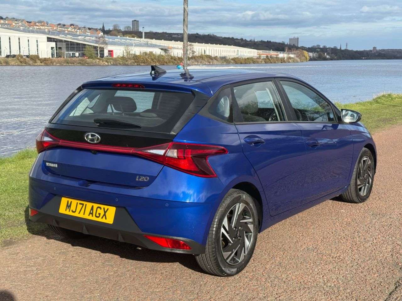 A 2021 HYUNDAI I20 1.0 T-GDi Element Hatchback 5dr Petrol Manual Euro 6 (s/s) (100 ps) **REVER A 2021 HYUNDAI I20 1.0 T-GDi Element Hatchback 5dr Petrol Manual Euro 6 (s/s) (100 ps) **REVER