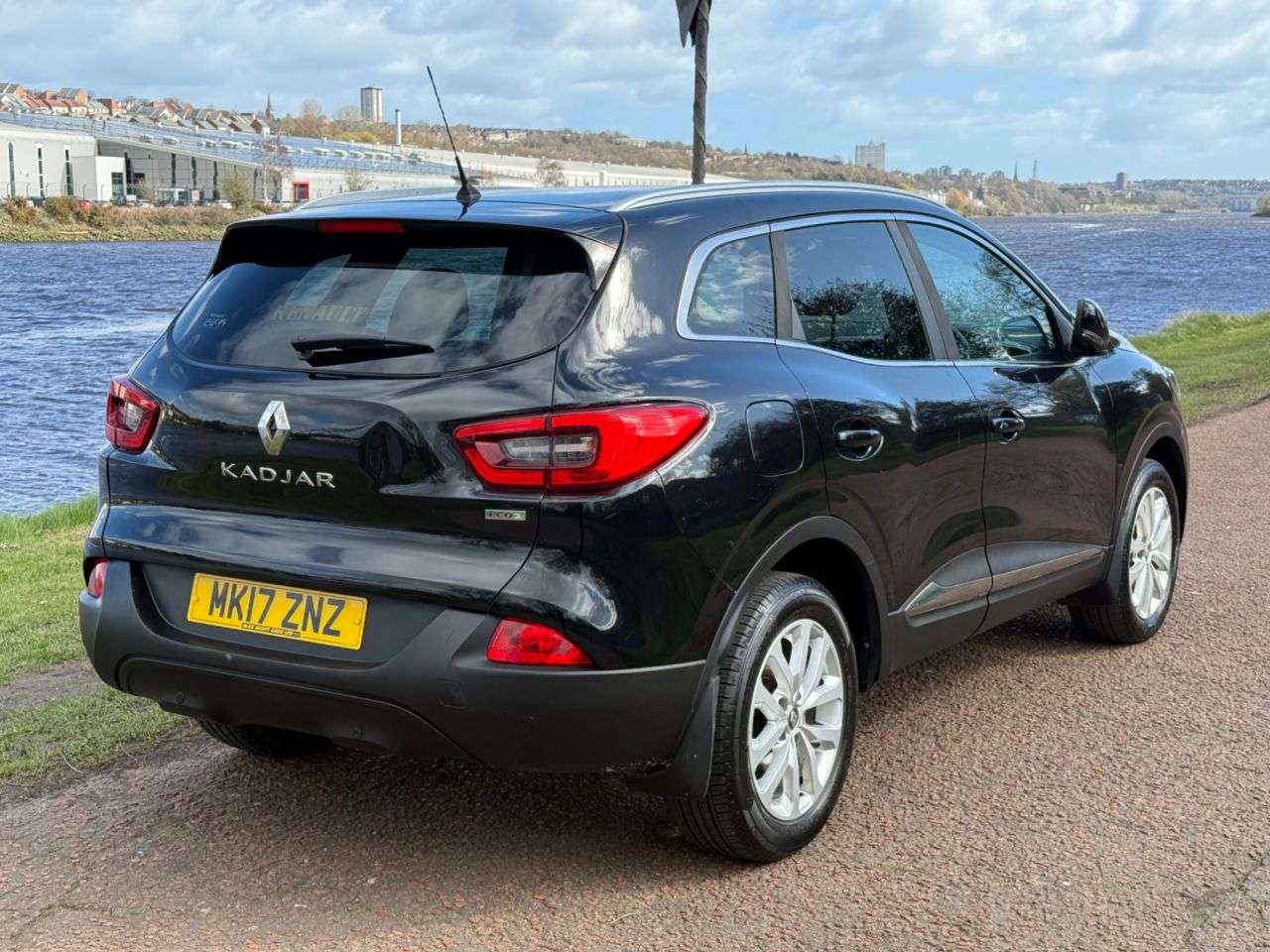 A 2017 RENAULT KADJAR 1.5 dCi Dynamique Nav SUV 5dr Diesel Manual Euro 6 (s/s) (110 ps) A 2017 RENAULT KADJAR 1.5 dCi Dynamique Nav SUV 5dr Diesel Manual Euro 6 (s/s) (110 ps)