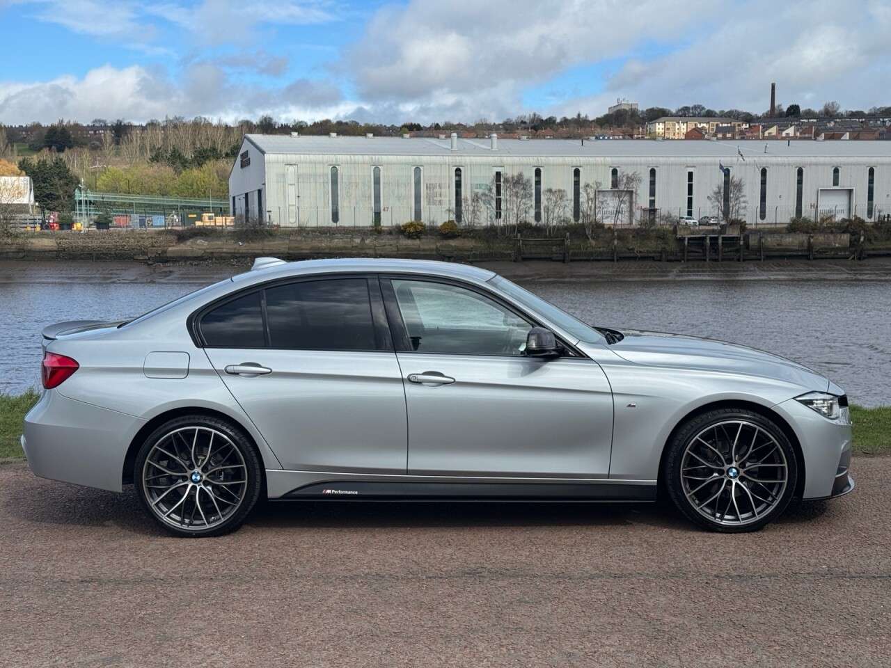 A 2019 BMW 3 SERIES 2.0 320d M Sport Saloon 4dr Diesel Auto xDrive Euro 6 (s/s) (190 ps) ***HEA A 2019 BMW 3 SERIES 2.0 320d M Sport Saloon 4dr Diesel Auto xDrive Euro 6 (s/s) (190 ps) ***HEA