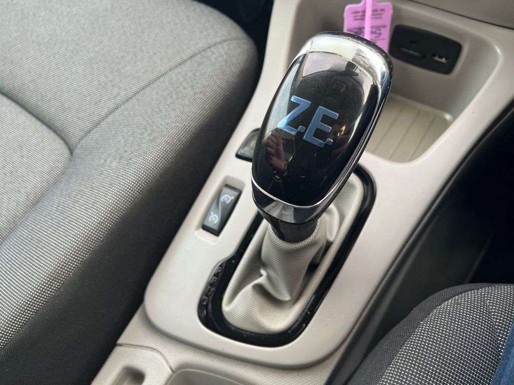 2015 RENAULT ZOE 2015 RENAULT ZOE