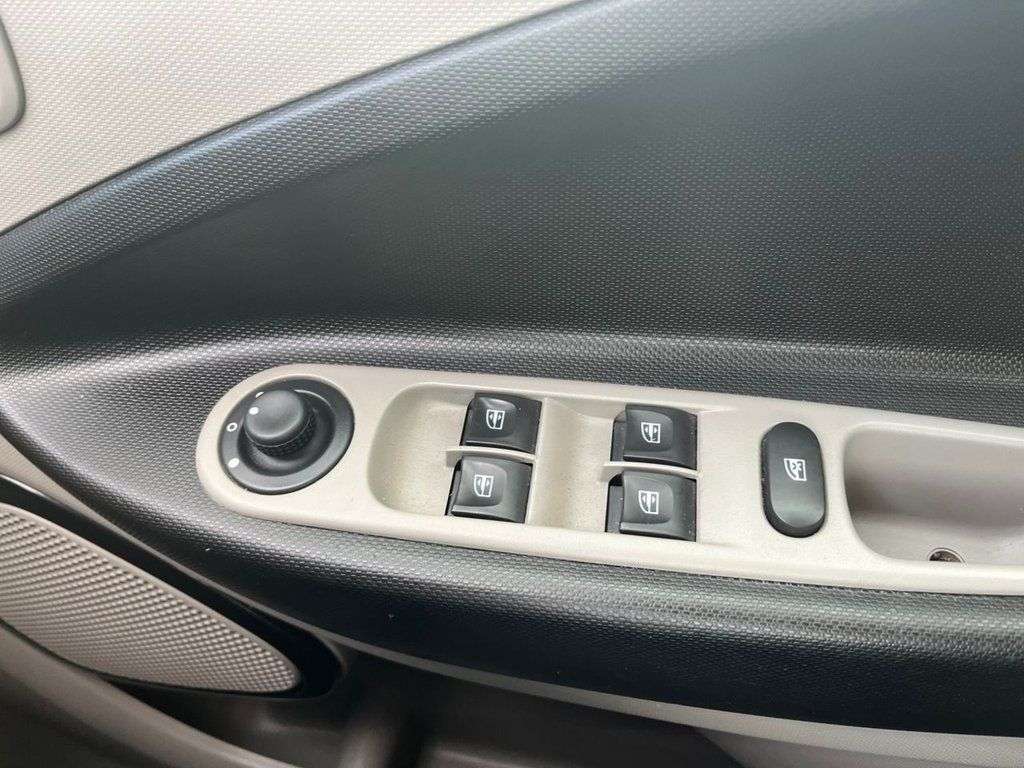 2015 RENAULT ZOE 2015 RENAULT ZOE