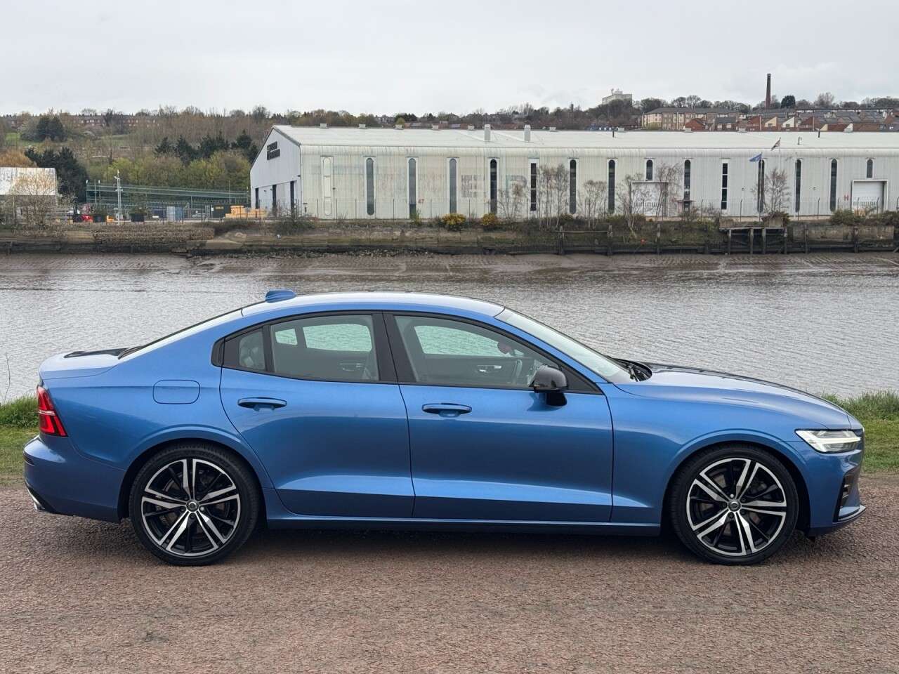 A 2020 VOLVO S60 2.0 T5 R-Design Plus Saloon 4dr Petrol Auto Euro 6 (s/s) (250 ps) HEATED SE A 2020 VOLVO S60 2.0 T5 R-Design Plus Saloon 4dr Petrol Auto Euro 6 (s/s) (250 ps) HEATED SE