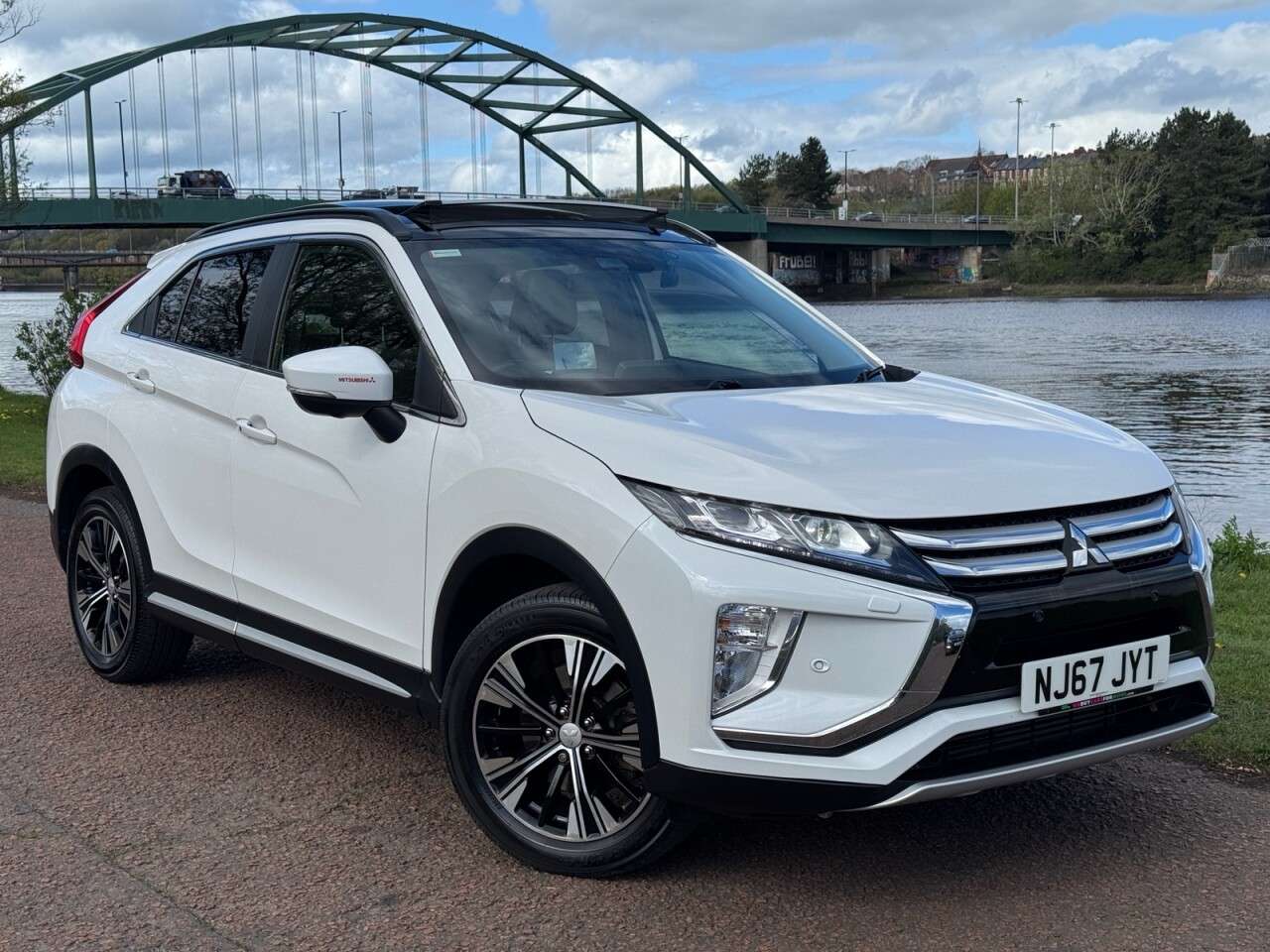 A 2018 MITSUBISHI ECLIPSE CROSS 1.5T 4 SUV 5dr Petrol CVT 4WD Euro 6 (s/s) (163 ps) **HEATED AND COOLED SEA A 2018 MITSUBISHI ECLIPSE CROSS 1.5T 4 SUV 5dr Petrol CVT 4WD Euro 6 (s/s) (163 ps) **HEATED AND COOLED SEA