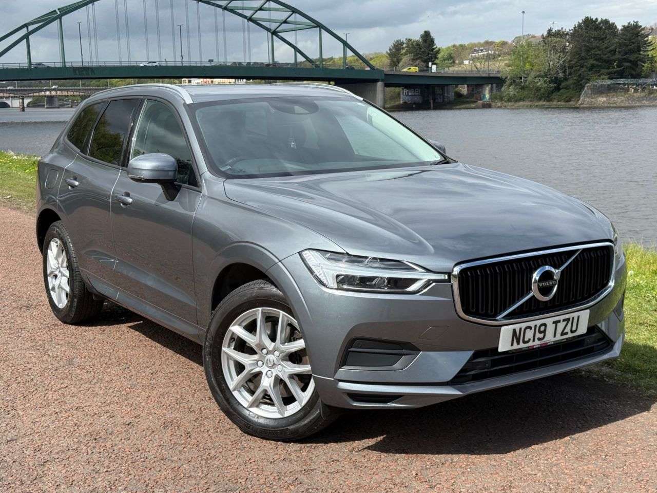 A 2019 VOLVO XC60 2.0 D4 Momentum SUV 5dr Diesel Auto AWD Euro 6 (s/s) (190 ps) **FULL LEATHE A 2019 VOLVO XC60 2.0 D4 Momentum SUV 5dr Diesel Auto AWD Euro 6 (s/s) (190 ps) **FULL LEATHE