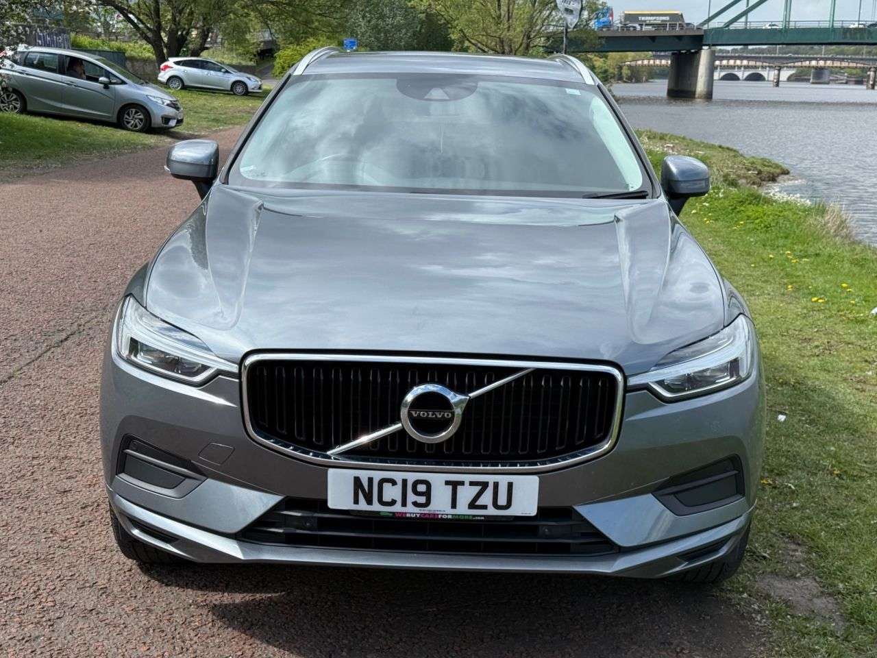 A 2019 VOLVO XC60 2.0 D4 Momentum SUV 5dr Diesel Auto AWD Euro 6 (s/s) (190 ps) **FULL LEATHE A 2019 VOLVO XC60 2.0 D4 Momentum SUV 5dr Diesel Auto AWD Euro 6 (s/s) (190 ps) **FULL LEATHE