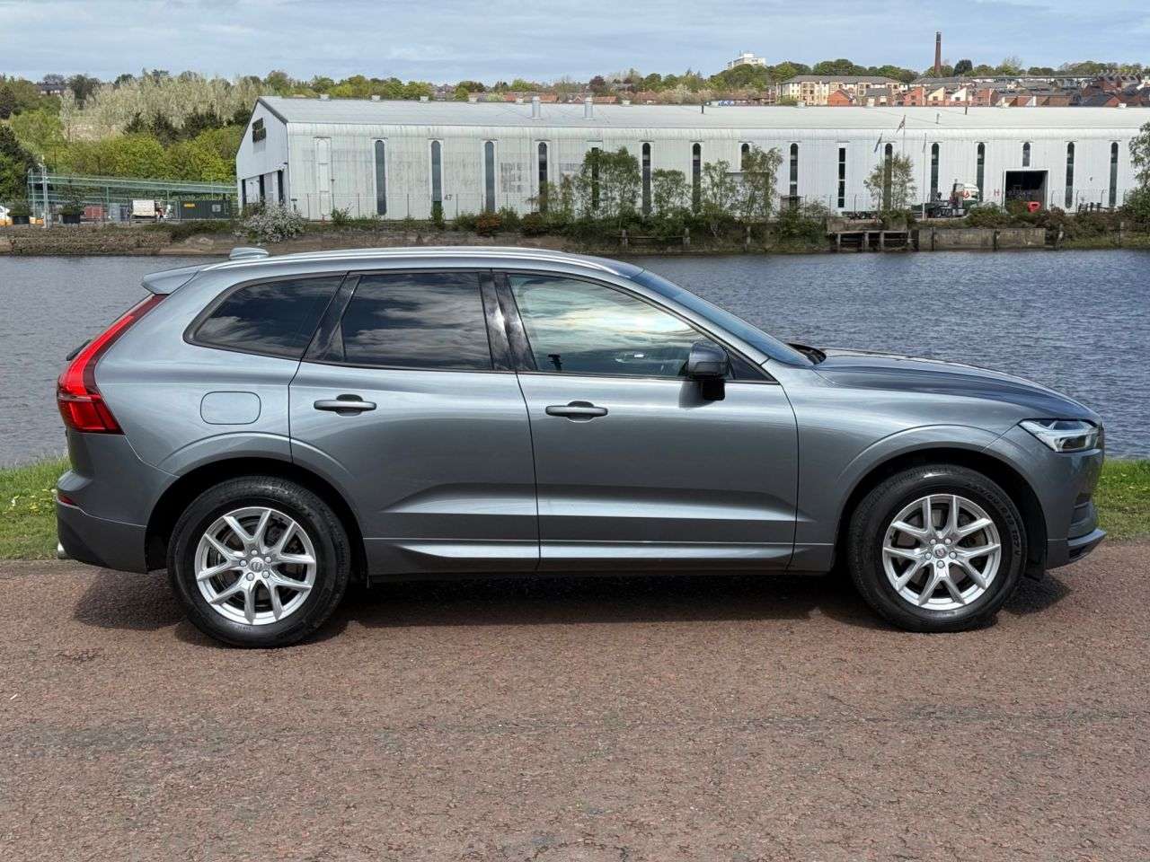 A 2019 VOLVO XC60 2.0 D4 Momentum SUV 5dr Diesel Auto AWD Euro 6 (s/s) (190 ps) **FULL LEATHE A 2019 VOLVO XC60 2.0 D4 Momentum SUV 5dr Diesel Auto AWD Euro 6 (s/s) (190 ps) **FULL LEATHE