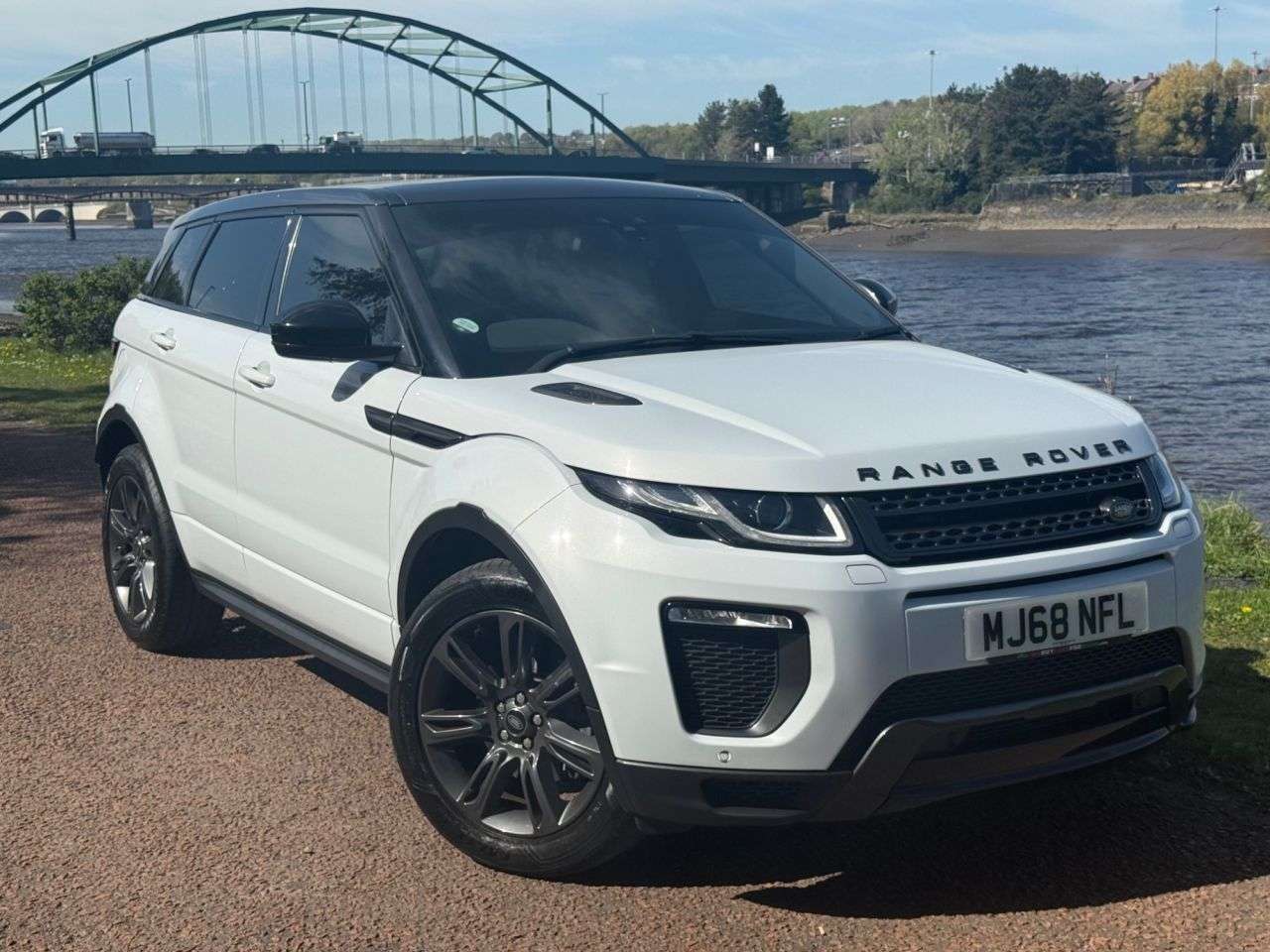 A 2018 LAND ROVER RANGE ROVER EVOQUE 2.0 TD4 Landmark SUV 5dr Diesel Auto 4WD Euro 6 (s/s) (180 ps) ***CRUISE CO A 2018 LAND ROVER RANGE ROVER EVOQUE 2.0 TD4 Landmark SUV 5dr Diesel Auto 4WD Euro 6 (s/s) (180 ps) ***CRUISE CO