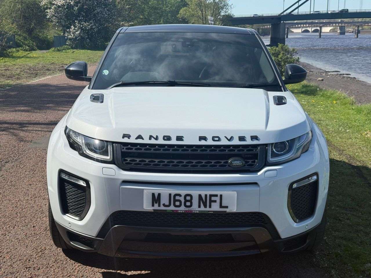 A 2018 LAND ROVER RANGE ROVER EVOQUE 2.0 TD4 Landmark SUV 5dr Diesel Auto 4WD Euro 6 (s/s) (180 ps) ***CRUISE CO A 2018 LAND ROVER RANGE ROVER EVOQUE 2.0 TD4 Landmark SUV 5dr Diesel Auto 4WD Euro 6 (s/s) (180 ps) ***CRUISE CO