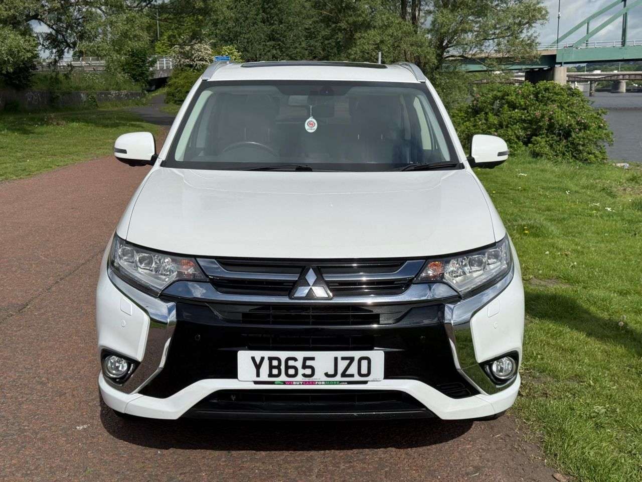 A 2015 MITSUBISHI OUTLANDER 2.0h 12kWh GX4h SUV 5dr Petrol Plug-in Hybrid CVT 4WD Euro 6 (s/s) (200 ps) A 2015 MITSUBISHI OUTLANDER 2.0h 12kWh GX4h SUV 5dr Petrol Plug-in Hybrid CVT 4WD Euro 6 (s/s) (200 ps)