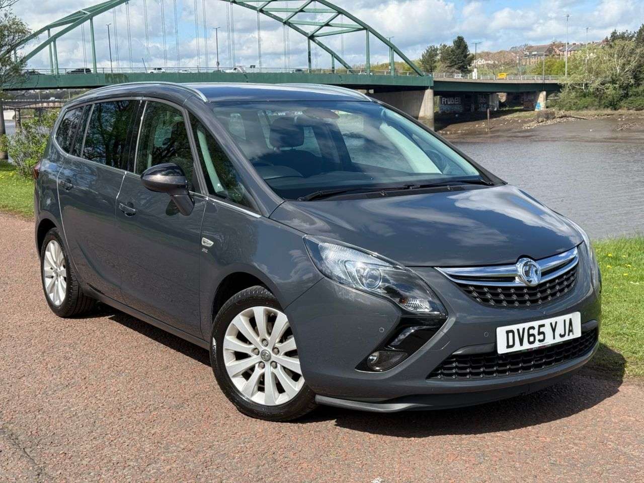 A 2015 VAUXHALL ZAFIRA TOURER 1.4i Turbo SE MPV 5dr Petrol Manual Euro 6 (140 ps) **CRUISE CONTROL** A 2015 VAUXHALL ZAFIRA TOURER 1.4i Turbo SE MPV 5dr Petrol Manual Euro 6 (140 ps) **CRUISE CONTROL**