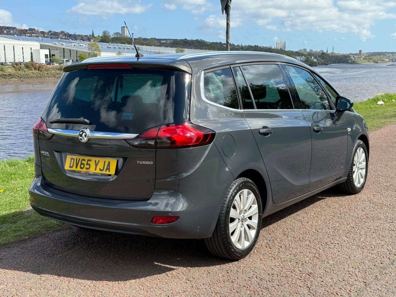 A 2015 VAUXHALL ZAFIRA TOURER 1.4i Turbo SE MPV 5dr Petrol Manual Euro 6 (140 ps) **CRUISE CONTROL** A 2015 VAUXHALL ZAFIRA TOURER 1.4i Turbo SE MPV 5dr Petrol Manual Euro 6 (140 ps) **CRUISE CONTROL**