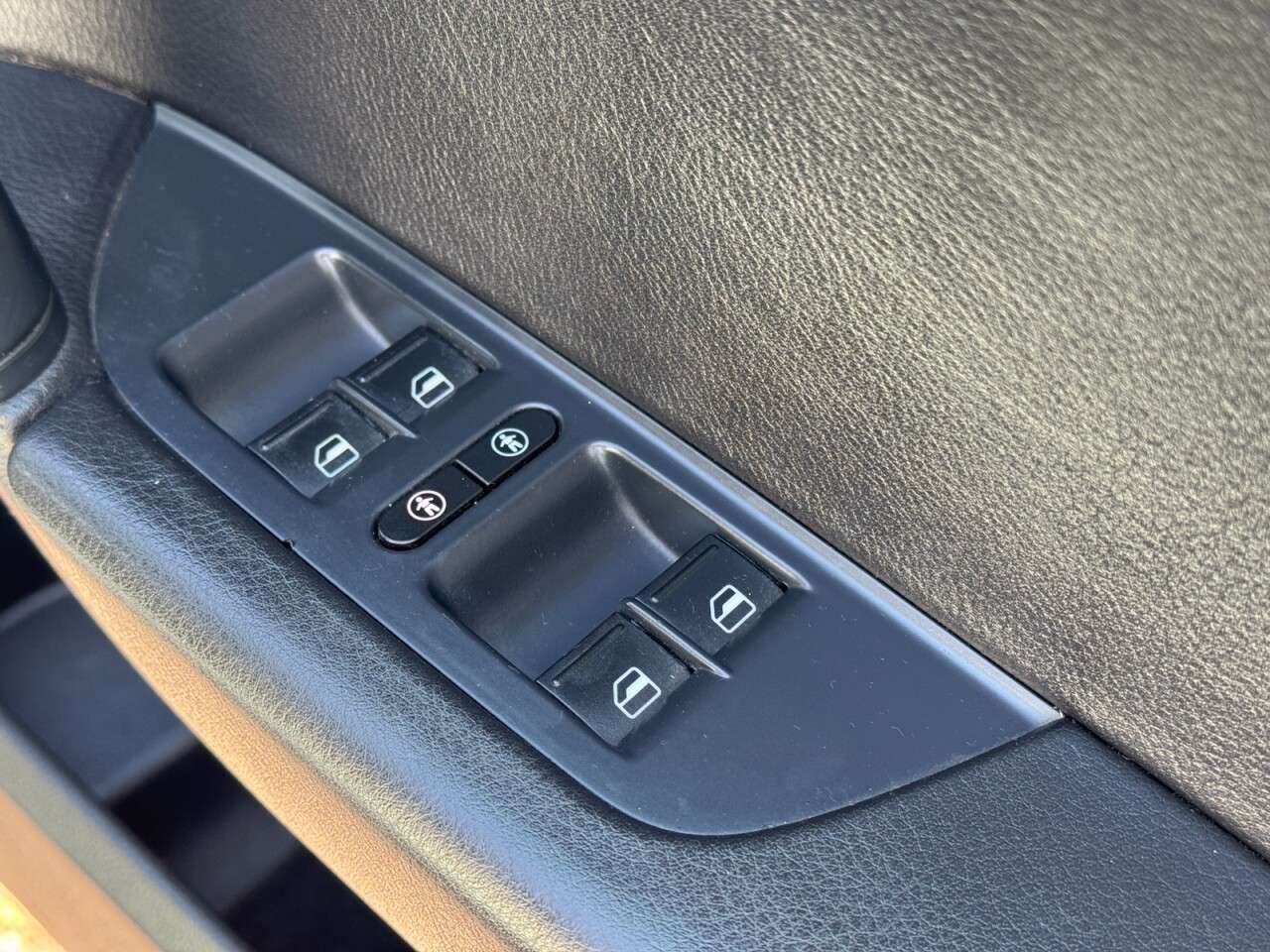 2011 VOLKSWAGEN TOUAREG 2011 VOLKSWAGEN TOUAREG