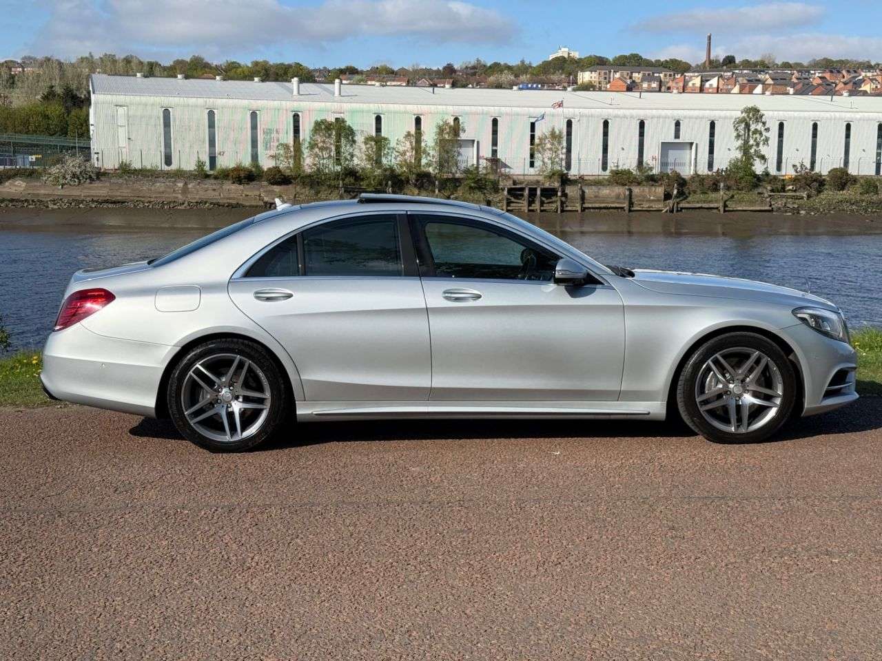 A 2016 MERCEDES-BENZ S-CLASS 3.0 S350d V6 AMG Line (Executive) Saloon 4dr Diesel G-Tronic+ Euro 6 (s/s) A 2016 MERCEDES-BENZ S-CLASS 3.0 S350d V6 AMG Line (Executive) Saloon 4dr Diesel G-Tronic+ Euro 6 (s/s)