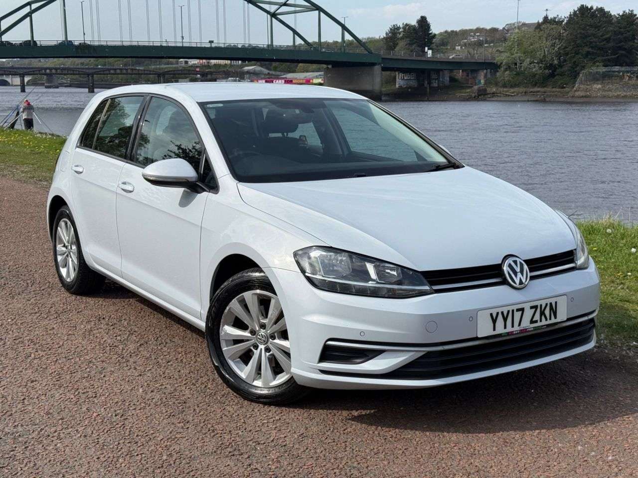 A 2017 VOLKSWAGEN GOLF 1.4 TSI BlueMotion Tech SE Nav Hatchback 5dr Petrol Manual Euro 6 (s/s) (12 A 2017 VOLKSWAGEN GOLF 1.4 TSI BlueMotion Tech SE Nav Hatchback 5dr Petrol Manual Euro 6 (s/s) (12