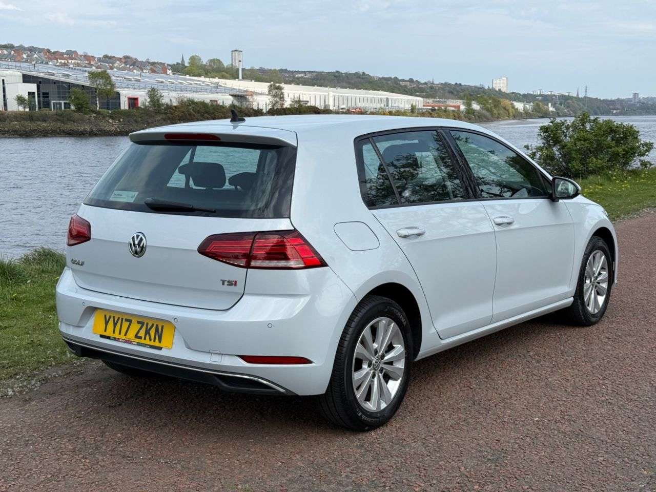 A 2017 VOLKSWAGEN GOLF 1.4 TSI BlueMotion Tech SE Nav Hatchback 5dr Petrol Manual Euro 6 (s/s) (12 A 2017 VOLKSWAGEN GOLF 1.4 TSI BlueMotion Tech SE Nav Hatchback 5dr Petrol Manual Euro 6 (s/s) (12