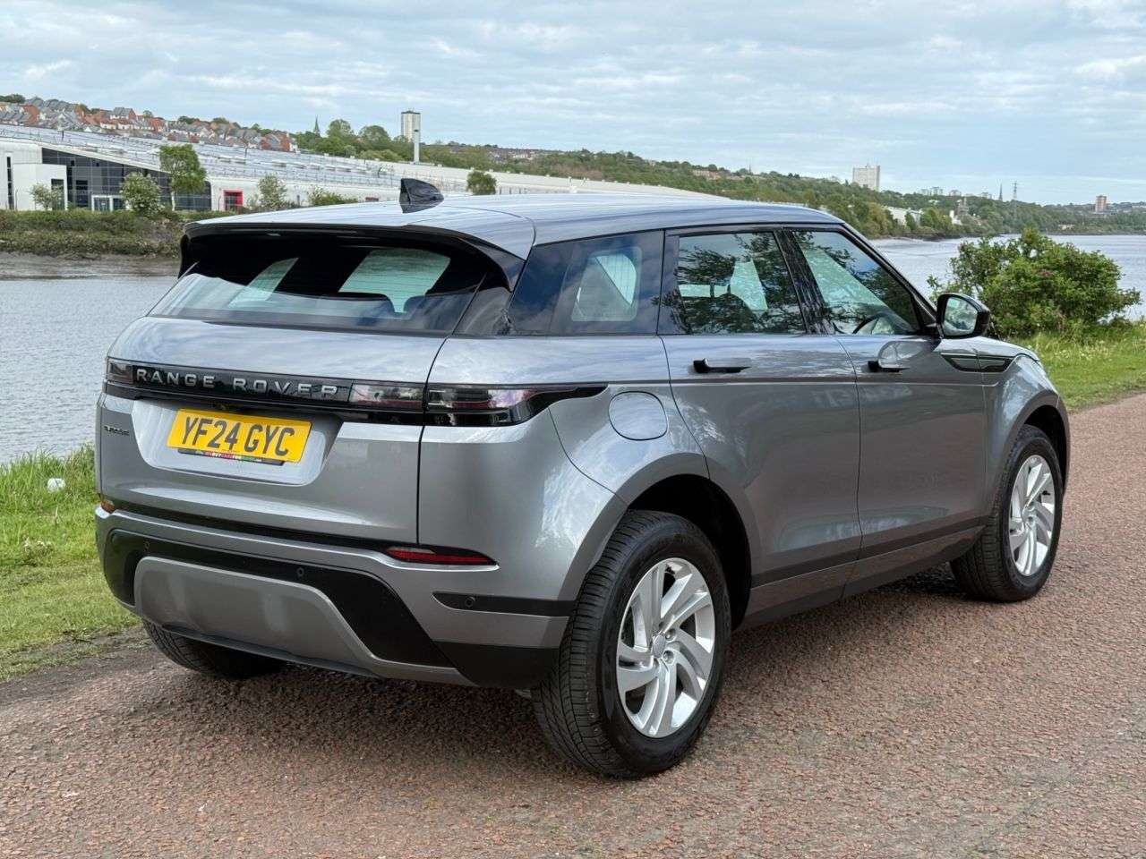 A 2024 LAND ROVER RANGE ROVER EVOQUE 1.5 P300e 11.9kWh S SUV 5dr Petrol Plug-in Hybrid Auto 4WD Euro 6 (s/s) (30 A 2024 LAND ROVER RANGE ROVER EVOQUE 1.5 P300e 11.9kWh S SUV 5dr Petrol Plug-in Hybrid Auto 4WD Euro 6 (s/s) (30