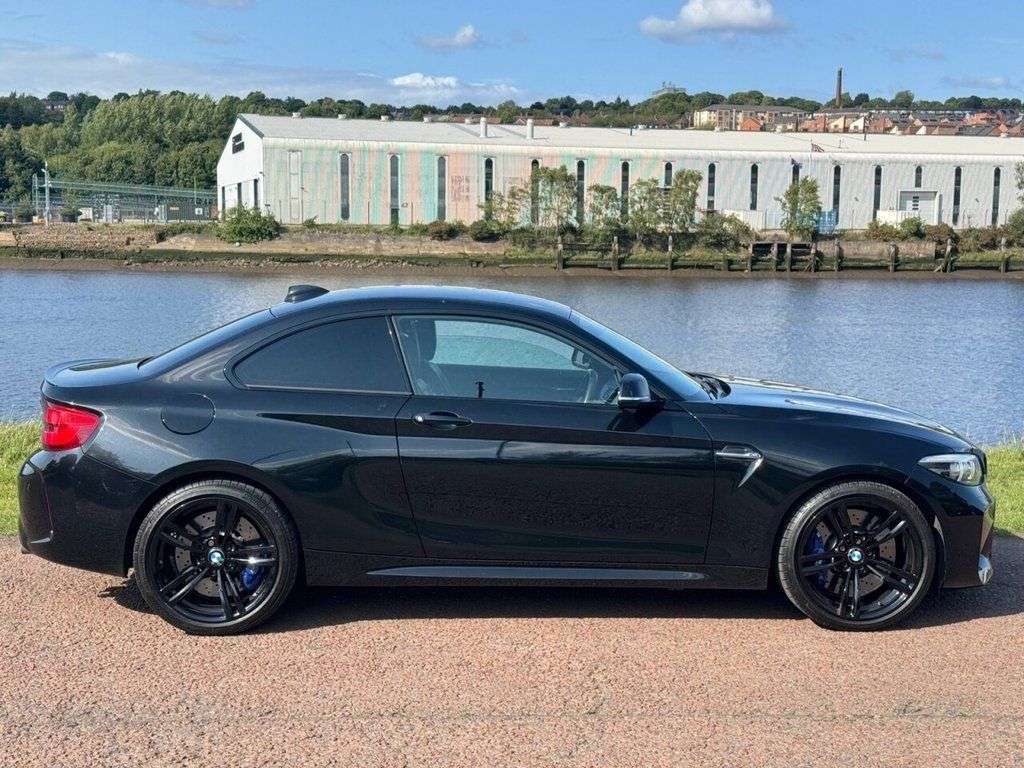 A 2018 BMW M2 3.0i Coupe 2dr Petrol DCT Euro 6 (s/s) (370 ps) HARMAN KARDON SOUND SYSTEM A 2018 BMW M2 3.0i Coupe 2dr Petrol DCT Euro 6 (s/s) (370 ps) HARMAN KARDON SOUND SYSTEM