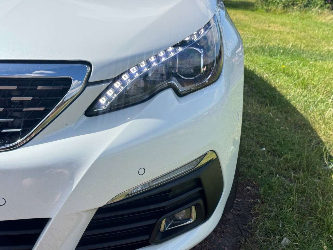 A 2017 PEUGEOT 308 BLUE HDI S/S SW GT A 2017 PEUGEOT 308 BLUE HDI S/S SW GT
