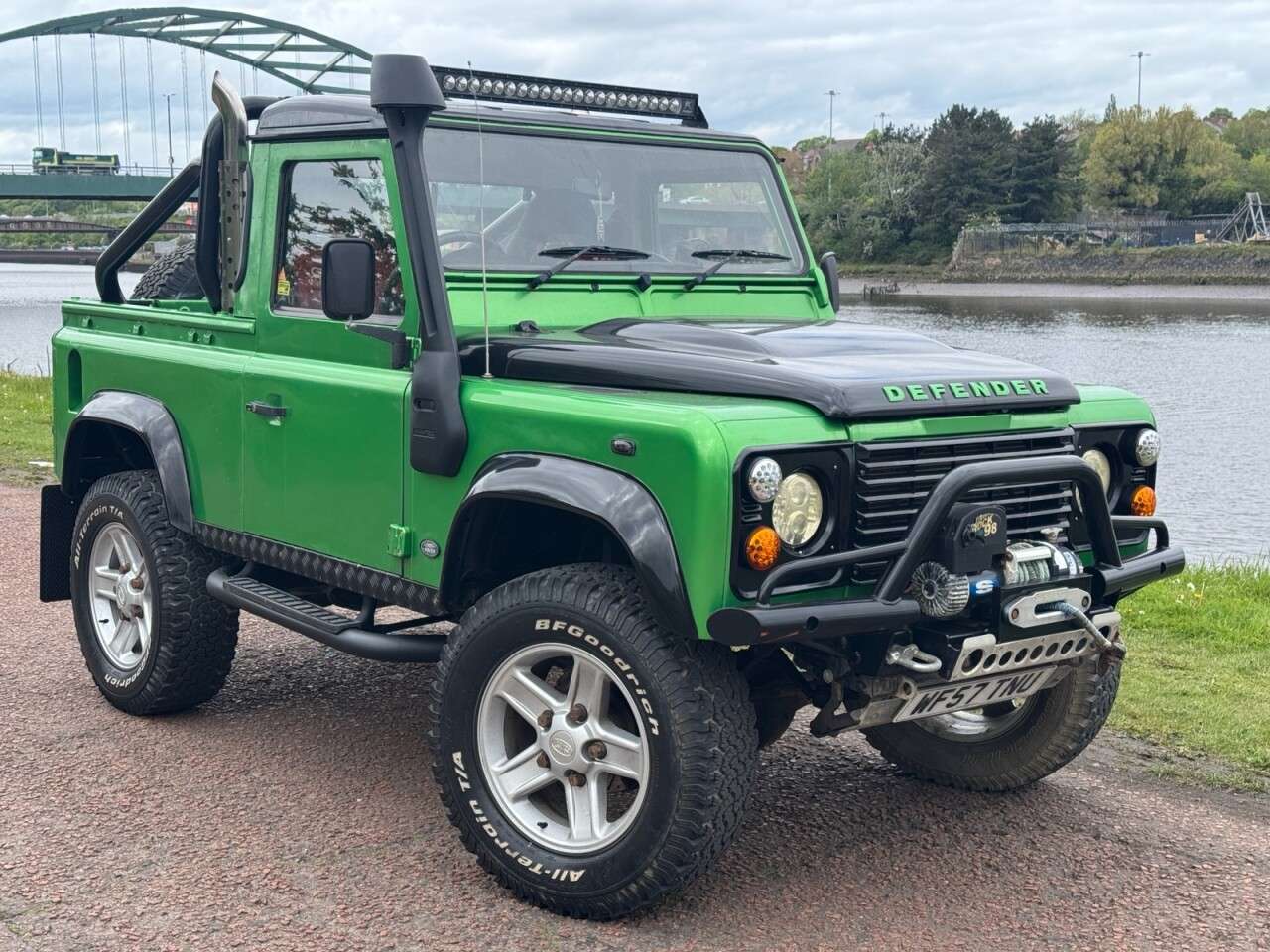 A 2007 LAND ROVER DEFENDER 2.4 TDCi Pickup 2dr Diesel Manual 4WD SWB Euro 4 (122 bhp) **COBRA SEATS** A 2007 LAND ROVER DEFENDER 2.4 TDCi Pickup 2dr Diesel Manual 4WD SWB Euro 4 (122 bhp) **COBRA SEATS**