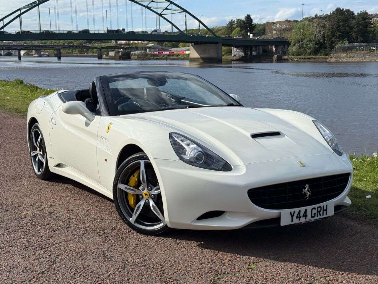 A 2014 FERRARI CALIFORNIA 2 PLUS 2 CALIFORNIA **SPECIAL HANDLING PACKAGE** A 2014 FERRARI CALIFORNIA 2 PLUS 2 CALIFORNIA **SPECIAL HANDLING PACKAGE**