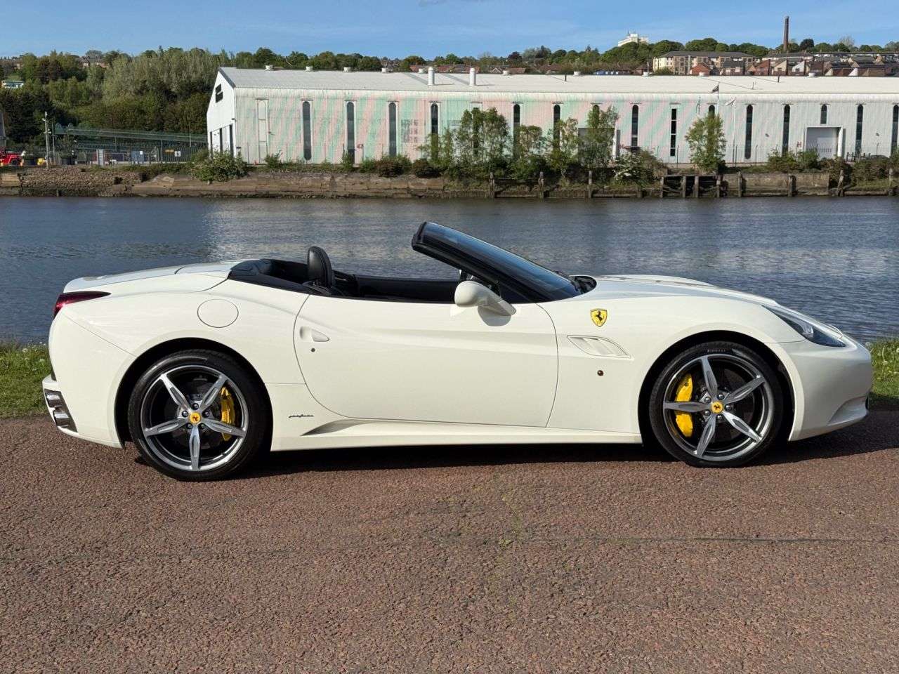A 2014 FERRARI CALIFORNIA 2 PLUS 2 CALIFORNIA **SPECIAL HANDLING PACKAGE** A 2014 FERRARI CALIFORNIA 2 PLUS 2 CALIFORNIA **SPECIAL HANDLING PACKAGE**