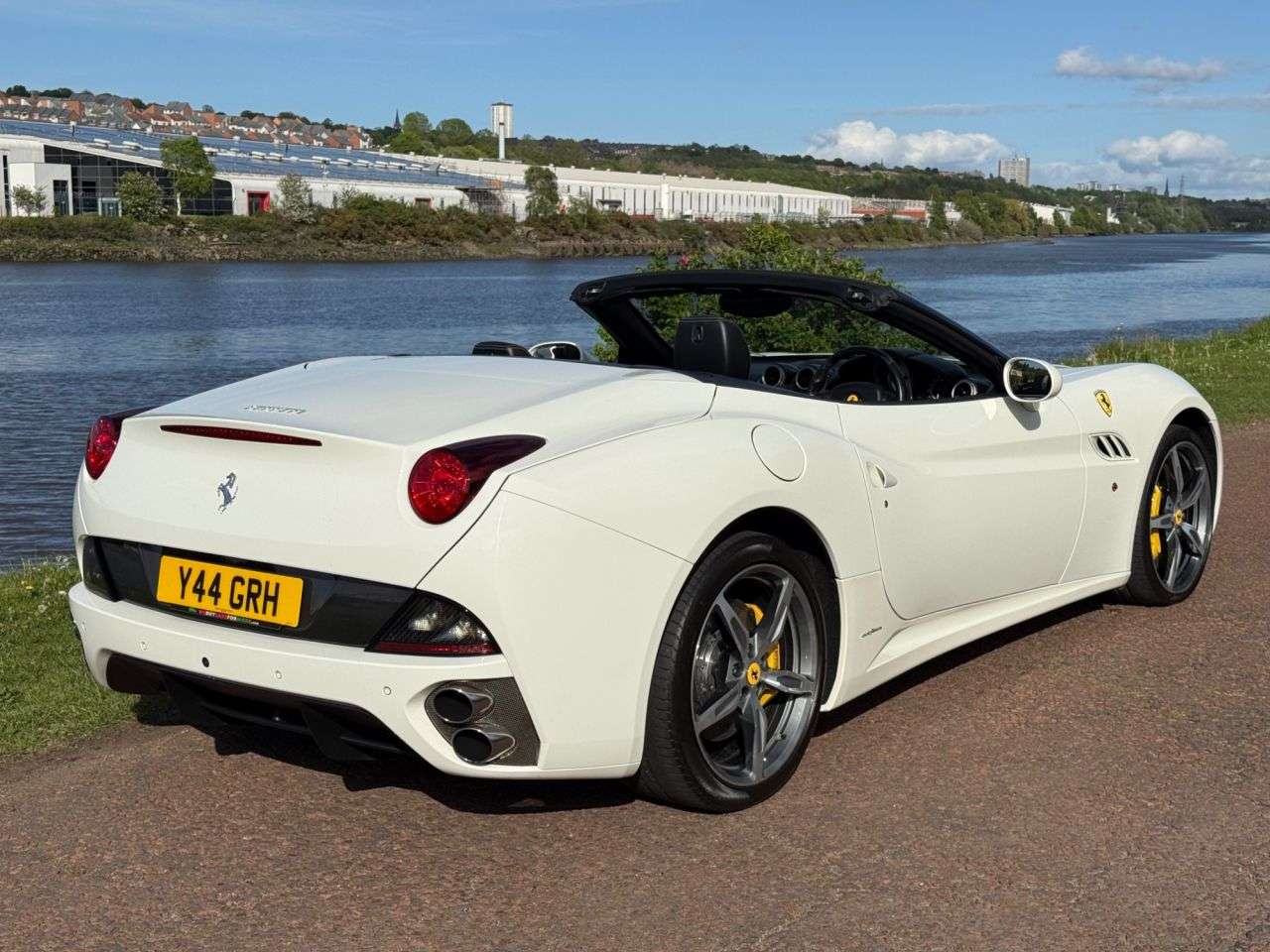 A 2014 FERRARI CALIFORNIA 2 PLUS 2 CALIFORNIA **SPECIAL HANDLING PACKAGE** A 2014 FERRARI CALIFORNIA 2 PLUS 2 CALIFORNIA **SPECIAL HANDLING PACKAGE**