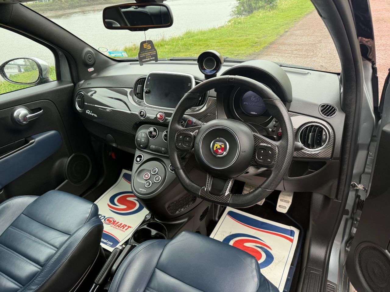 2017 ABARTH 695C 2017 ABARTH 695C