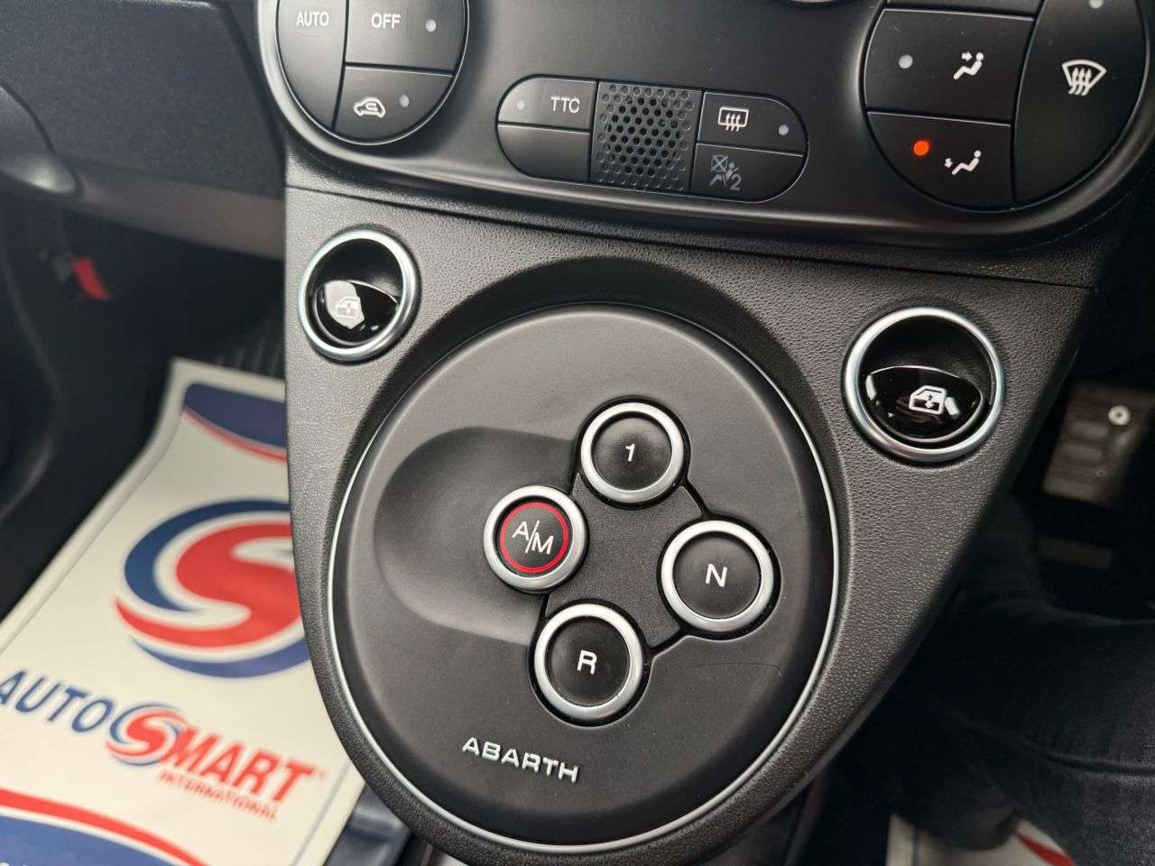 2017 ABARTH 695C 2017 ABARTH 695C